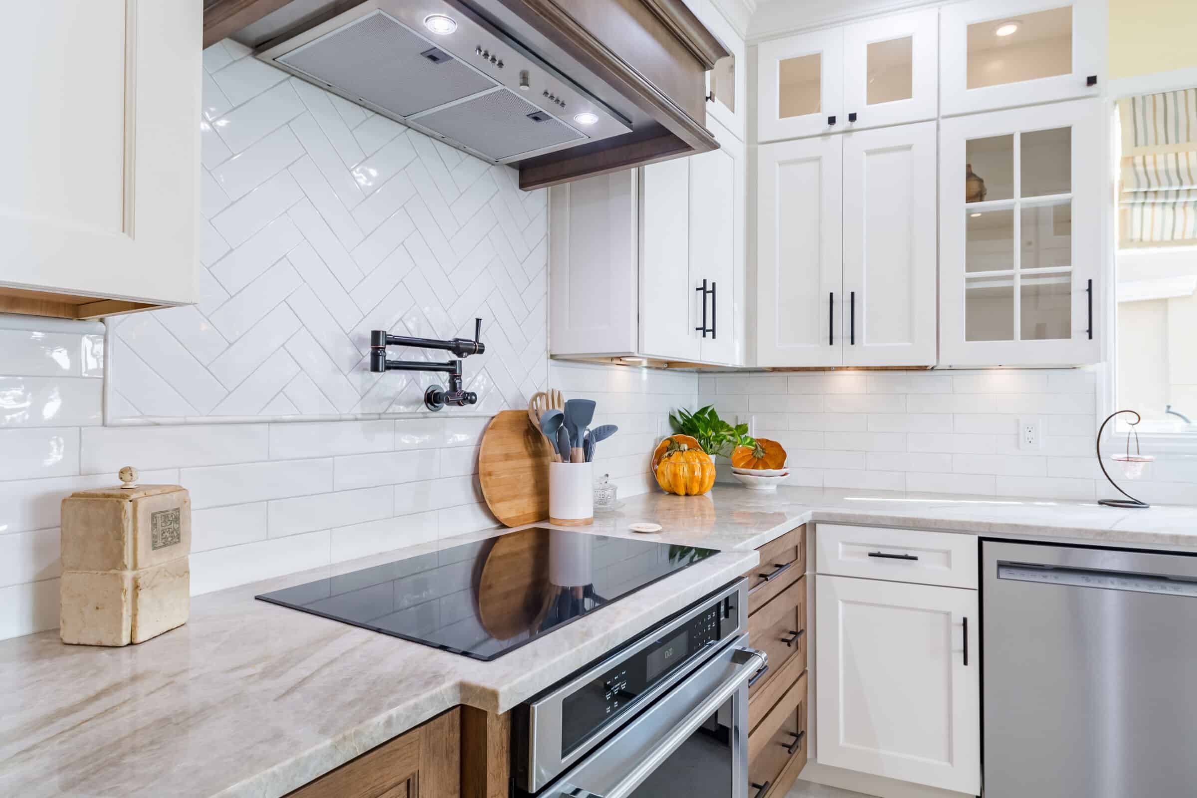 Porcelain backsplash and cooking area in St Petersburg kitchen remodel