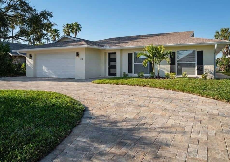 Custom home addition by Down Under Construction Services
