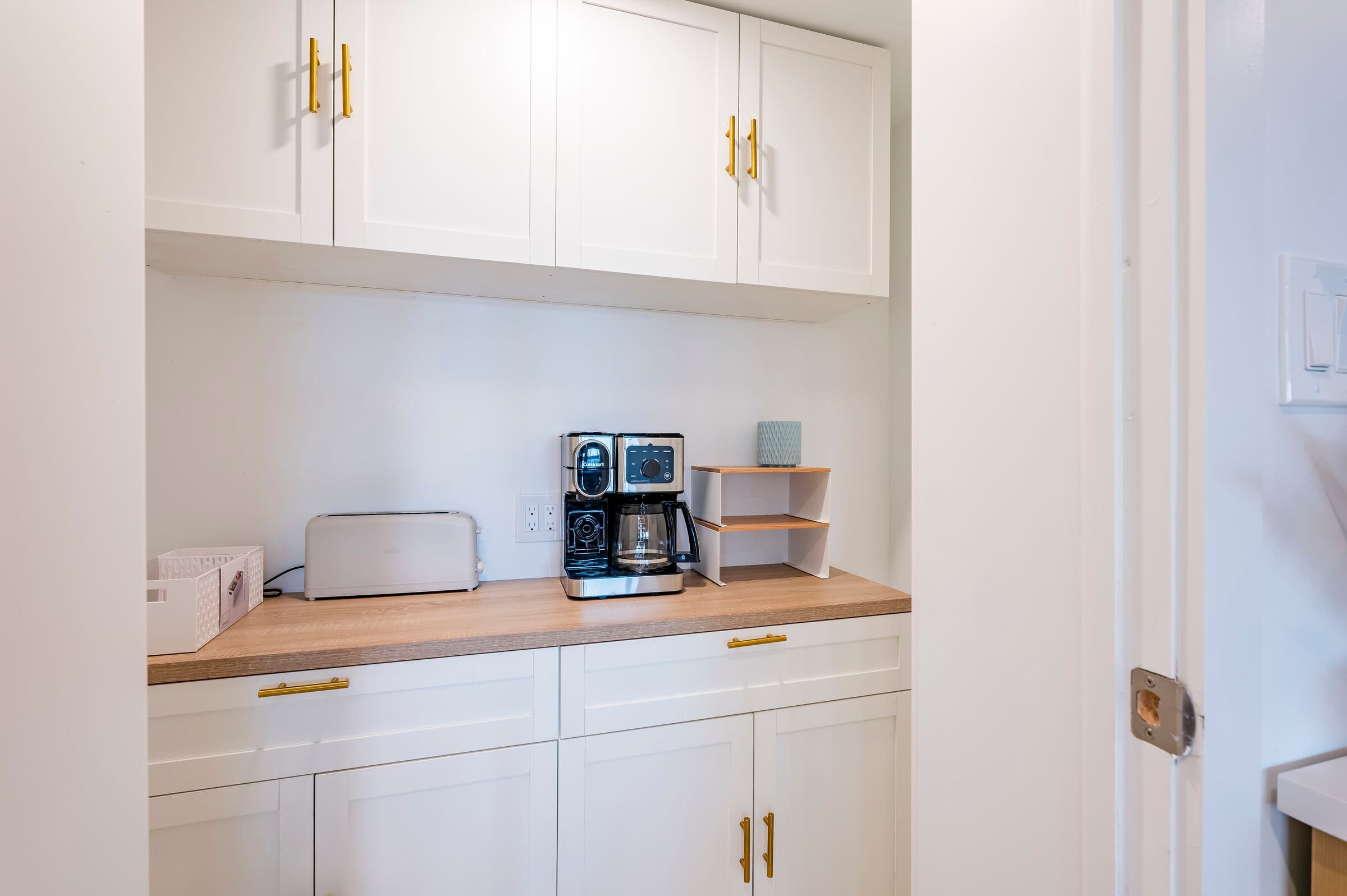 Kitchen beverage station and built-in cabinetry